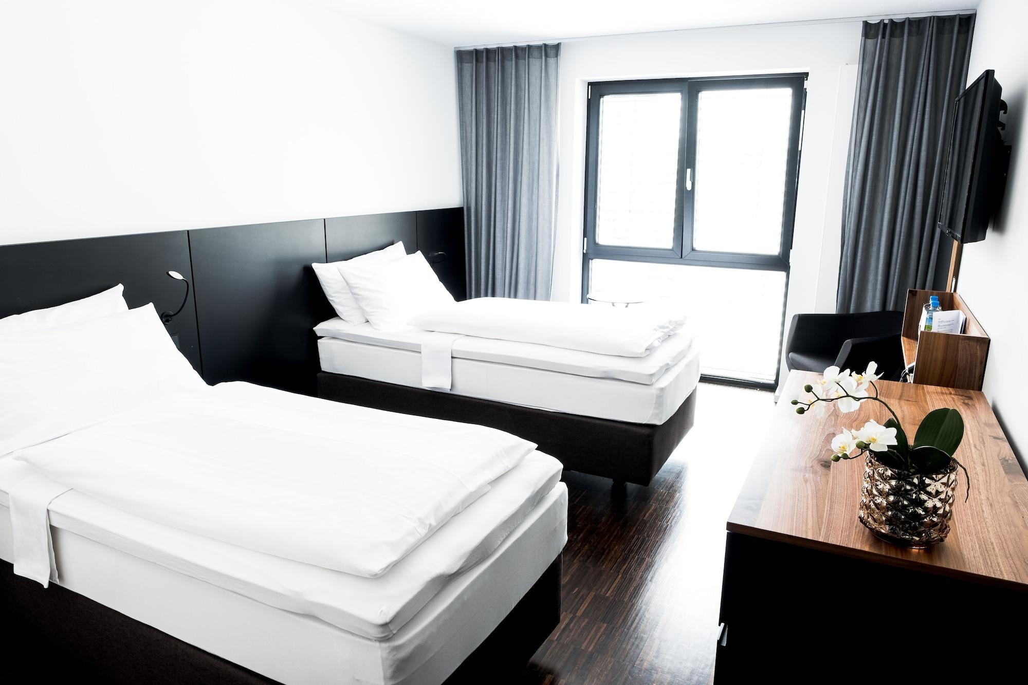 &Repeat Koeln Airport Hotel Buitenkant foto