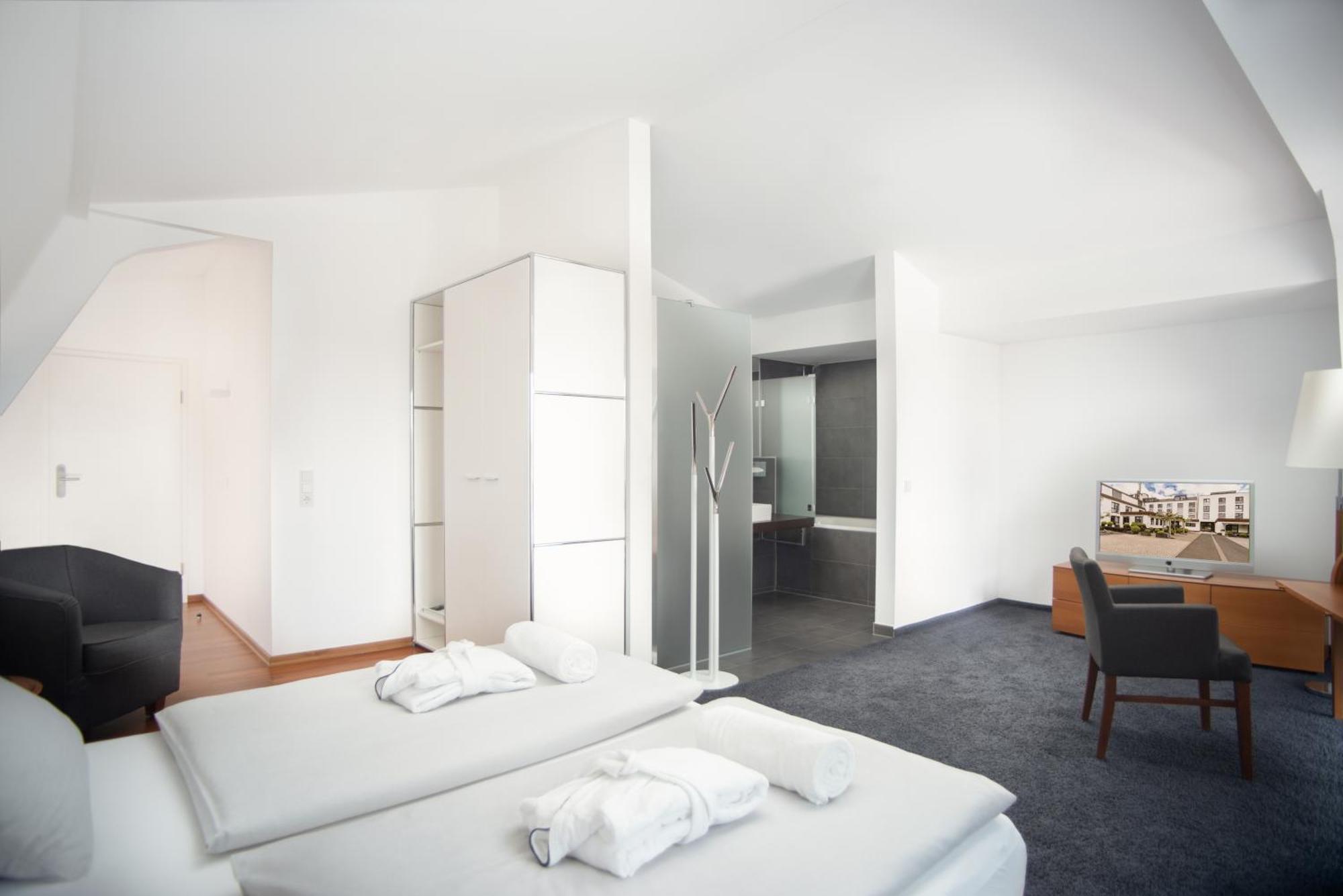 &Repeat Koeln Airport Hotel Buitenkant foto