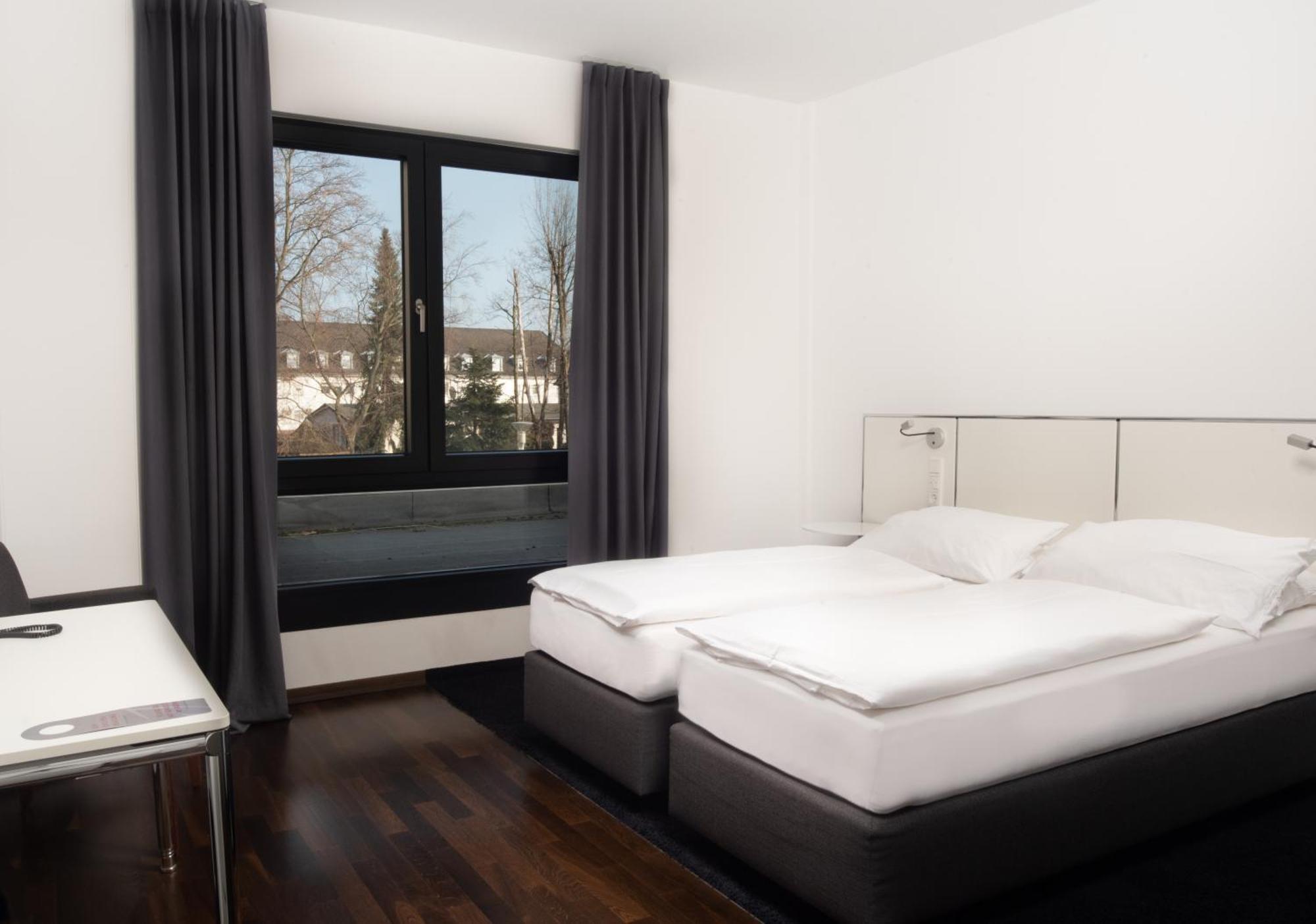 &Repeat Koeln Airport Hotel Buitenkant foto
