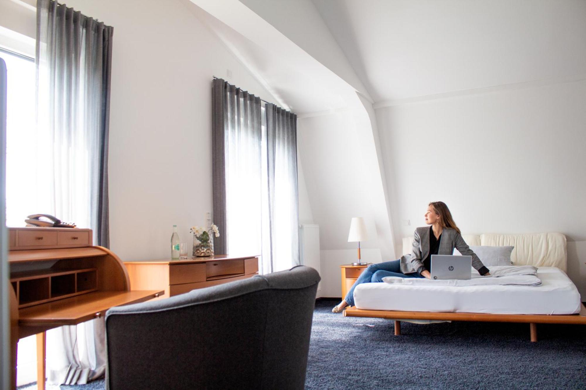 &Repeat Koeln Airport Hotel Buitenkant foto
