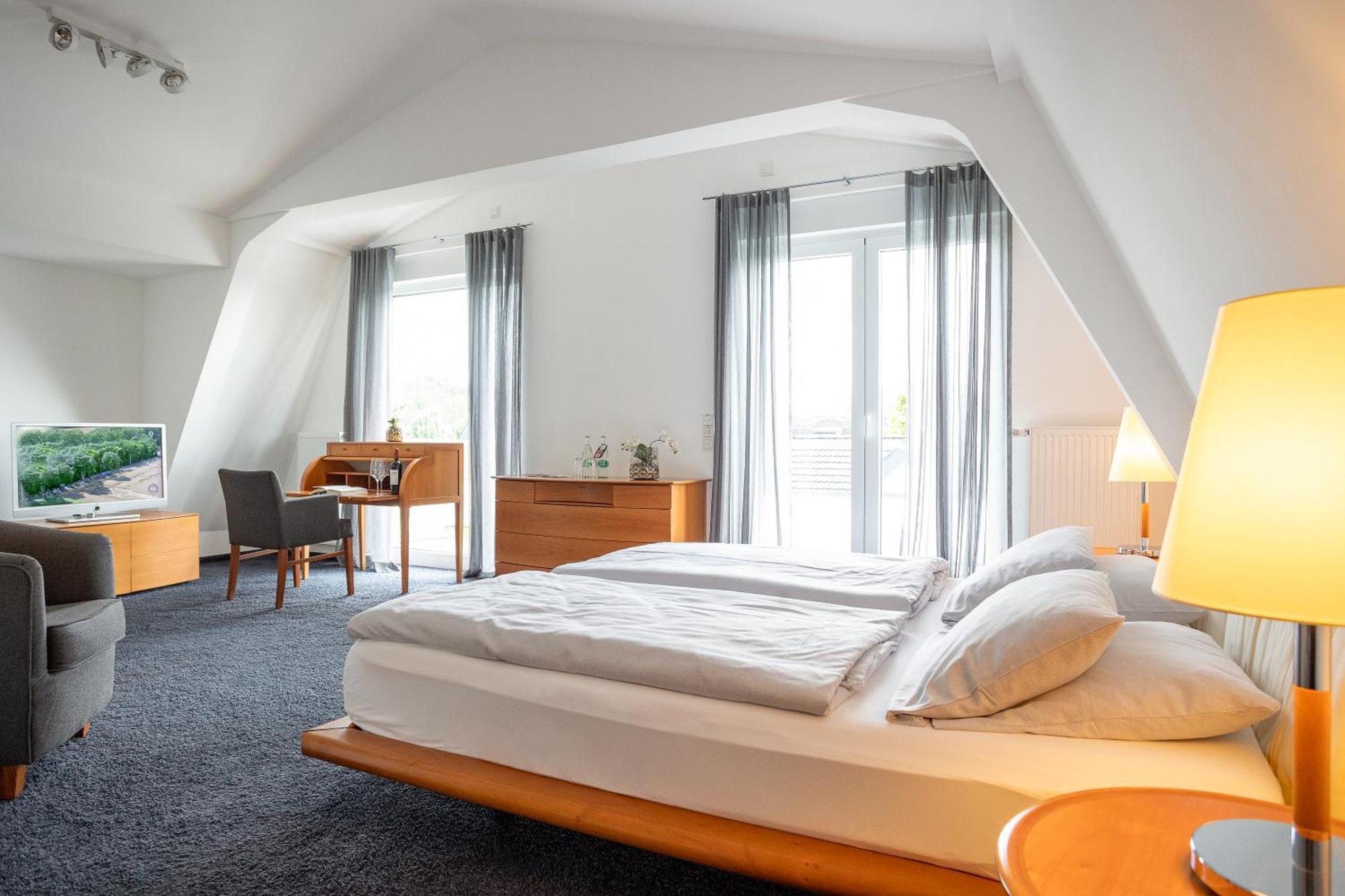 &Repeat Koeln Airport Hotel Buitenkant foto